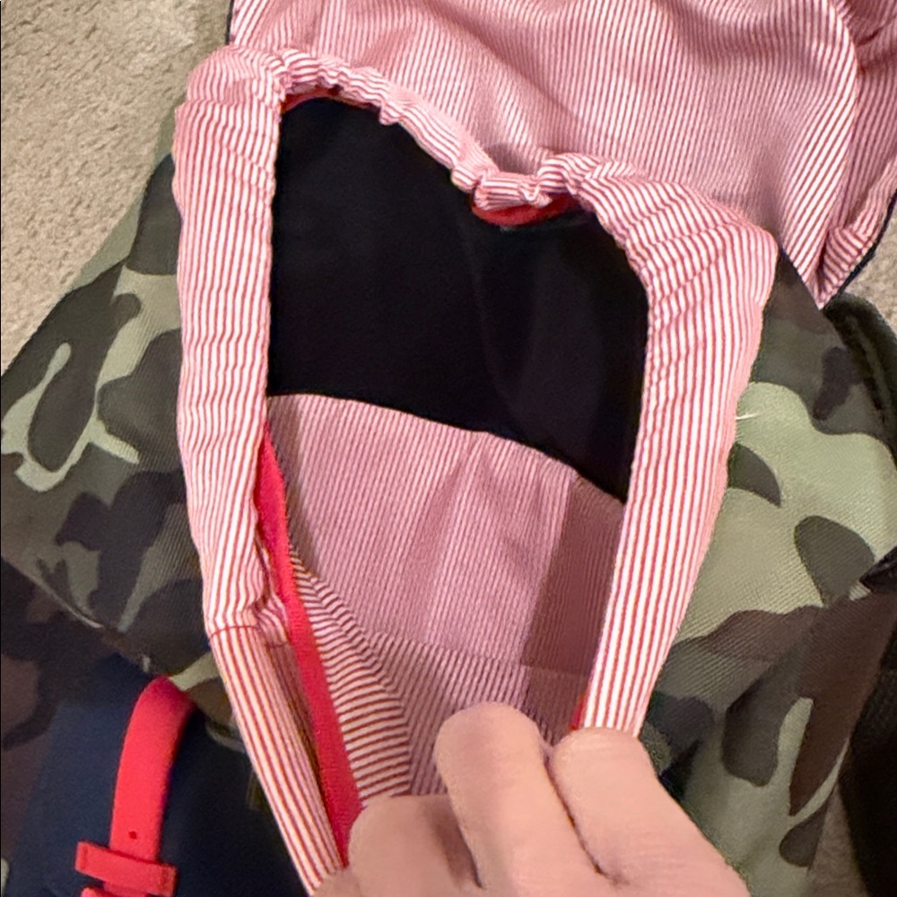 Herschel Supply Company Camo and Navy Backpack with Red Accents NEW - Picture 10 of 12
